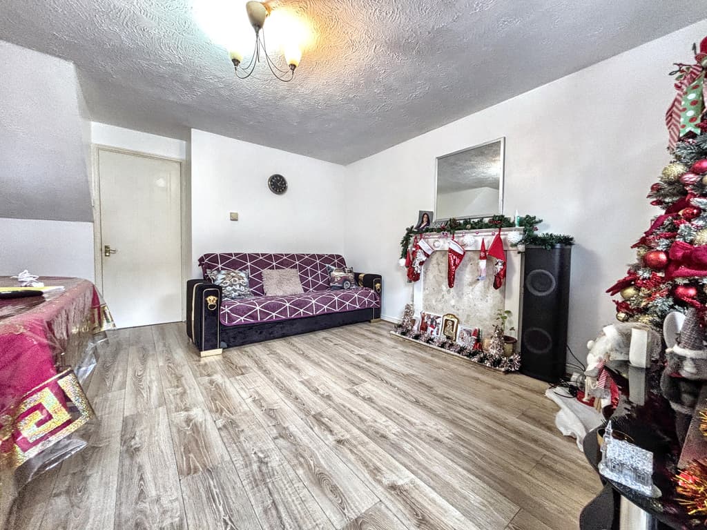 2 bed house in The Beeches, Bristol
