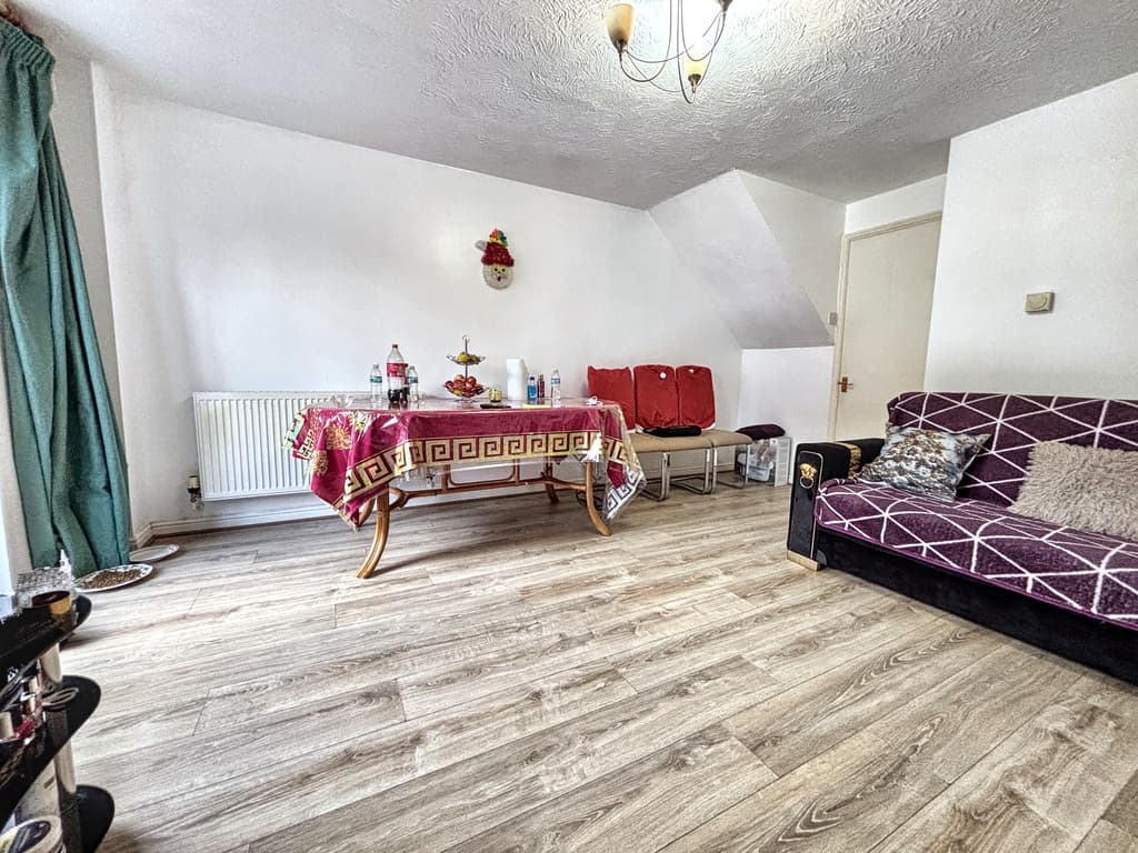 2 bed house in The Beeches, Bristol