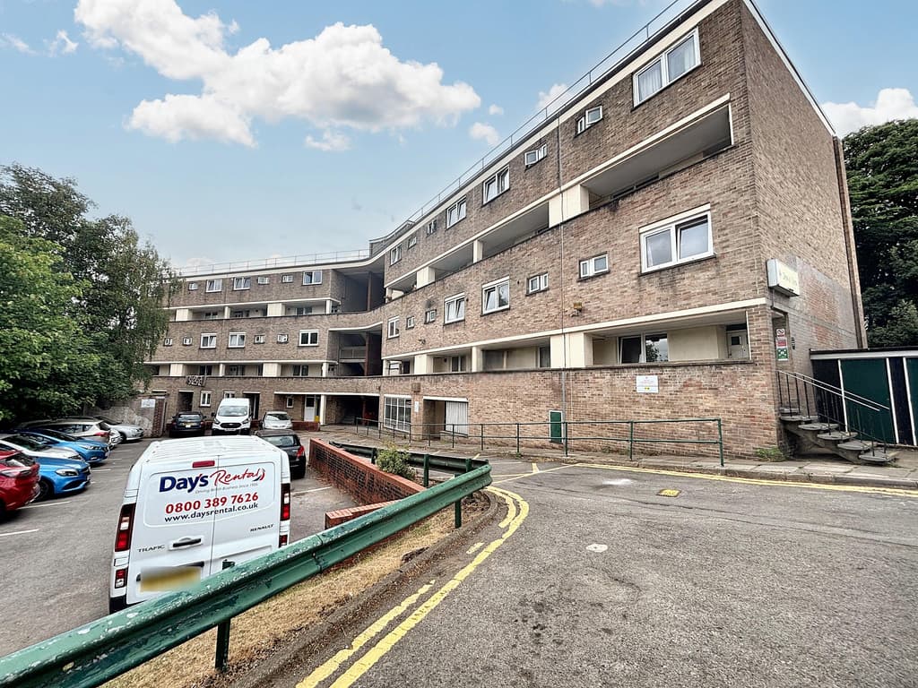 3 bed flat in BS7