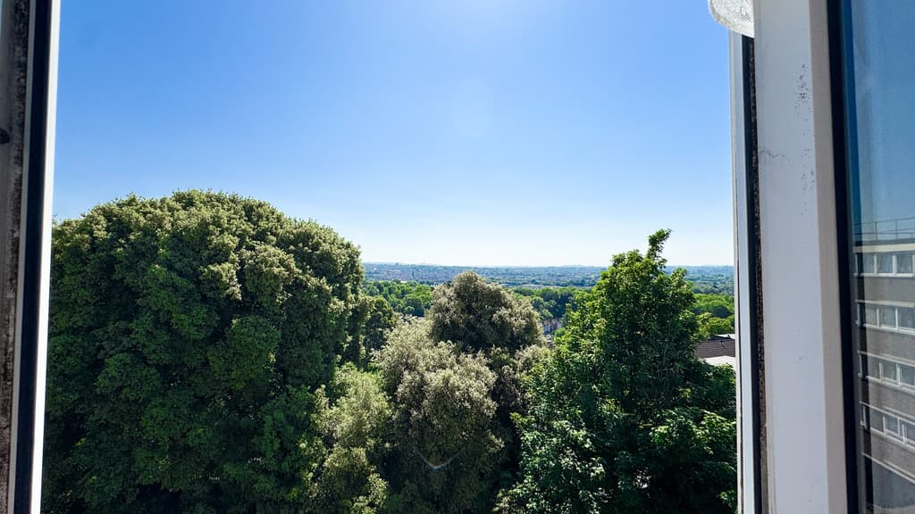 3 bed flat in BS7