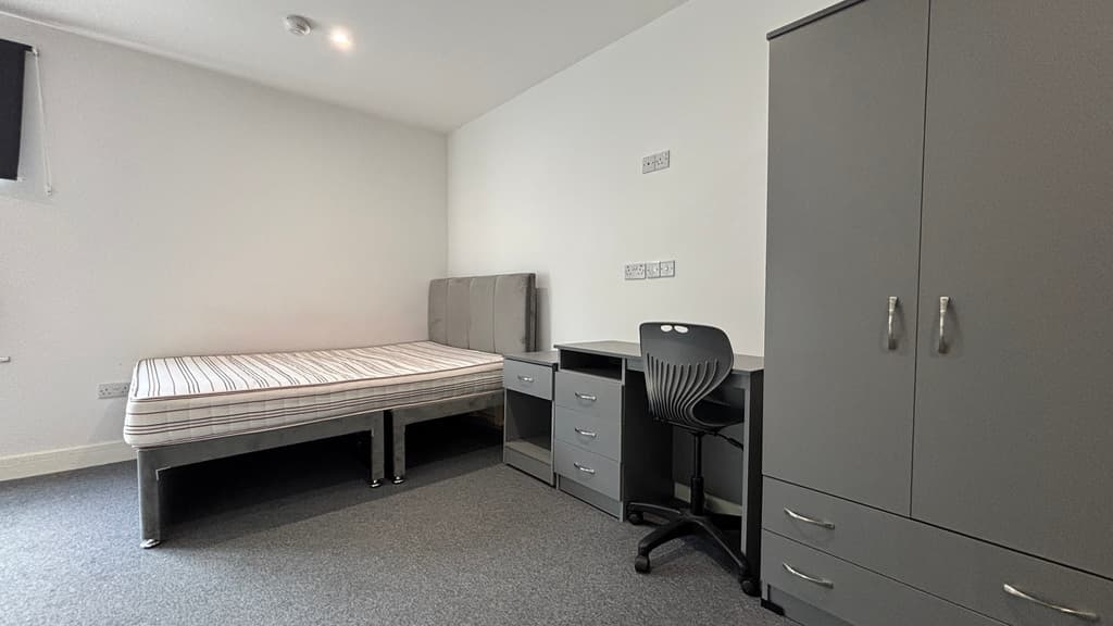 1 bed flat in BS16