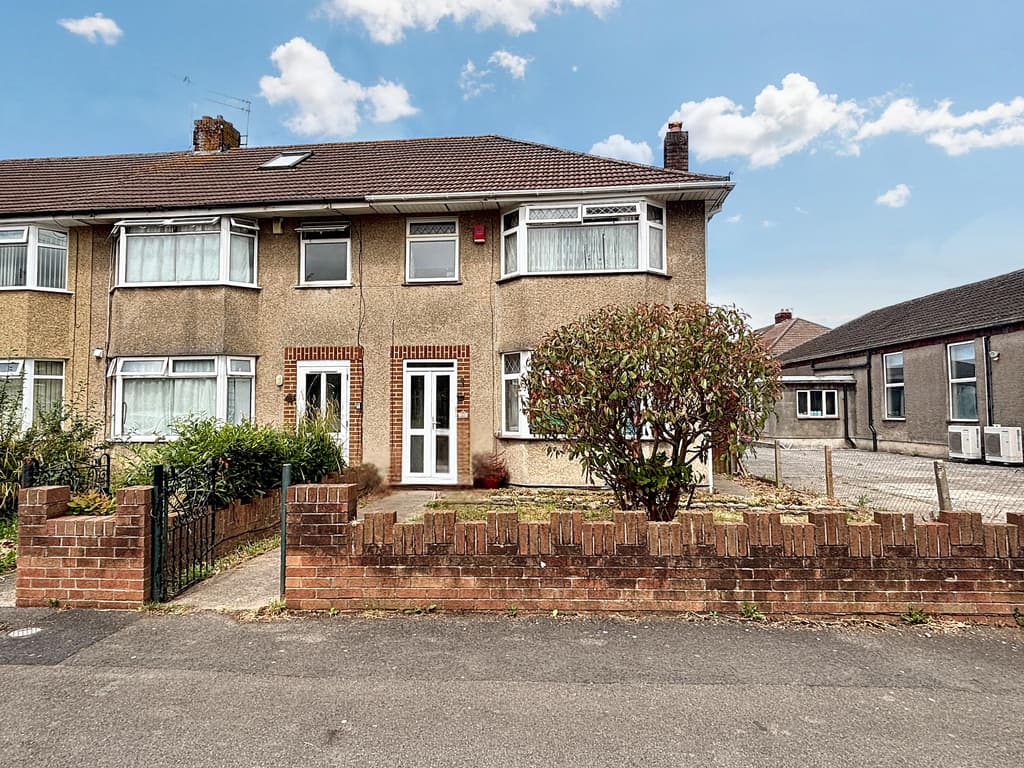 3 bed house in Meadowsweet Avenue, Bristol
