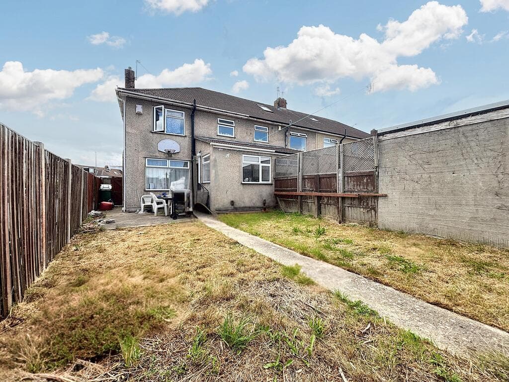 3 bed house in Meadowsweet Avenue, Bristol