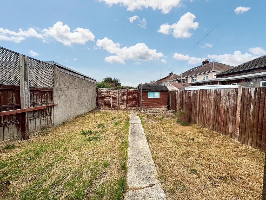 3 bed house in Meadowsweet Avenue, Bristol
