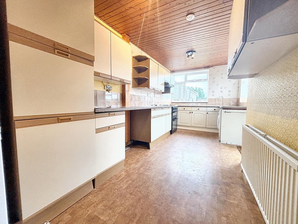 3 bed house in Meadowsweet Avenue, Bristol
