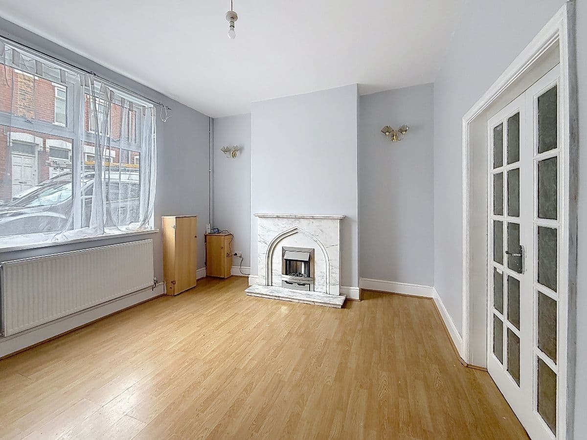 4 bed house in Argyle Street, Stoke on Trent