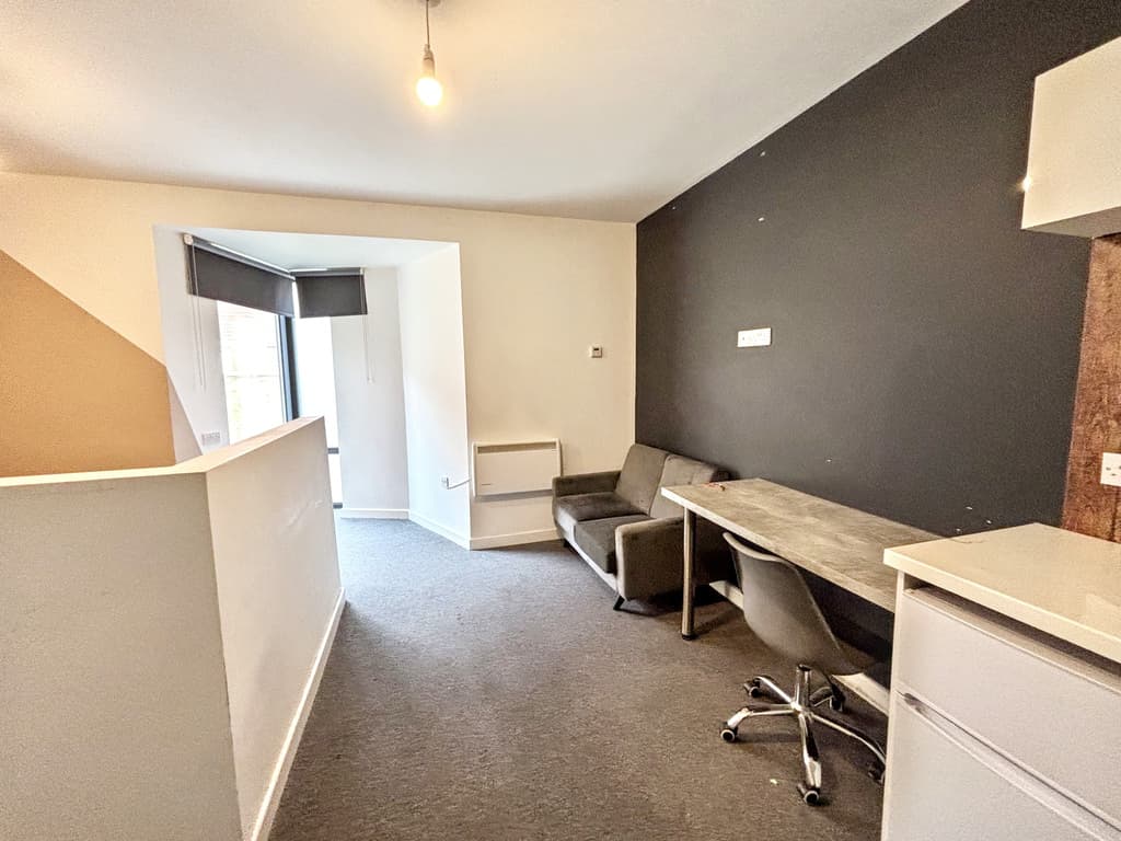 1 bed room in , Room 1, 94 Blackswarth Road, Bristol