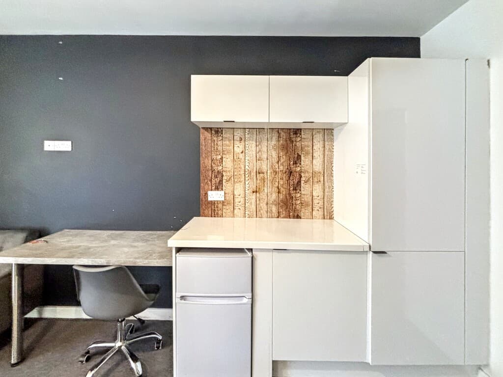 1 bed room in , Room 1, 94 Blackswarth Road, Bristol