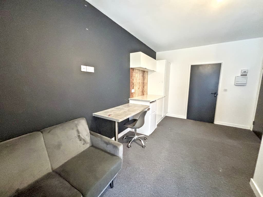 1 bed room in , Room 1, 94 Blackswarth Road, Bristol