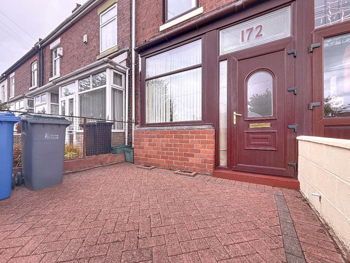 2 bed house in Whieldon Road, Stoke-on-Trent