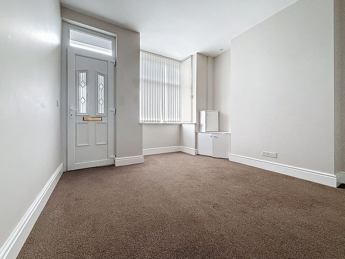 2 bed house in Whieldon Road, Stoke-on-Trent