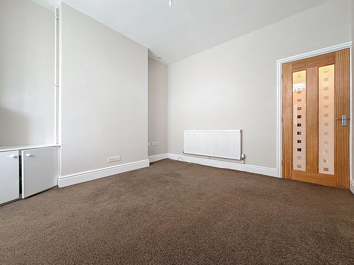 2 bed house in Whieldon Road, Stoke-on-Trent