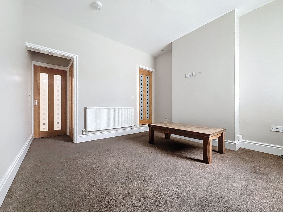 2 bed house in Whieldon Road, Stoke-on-Trent
