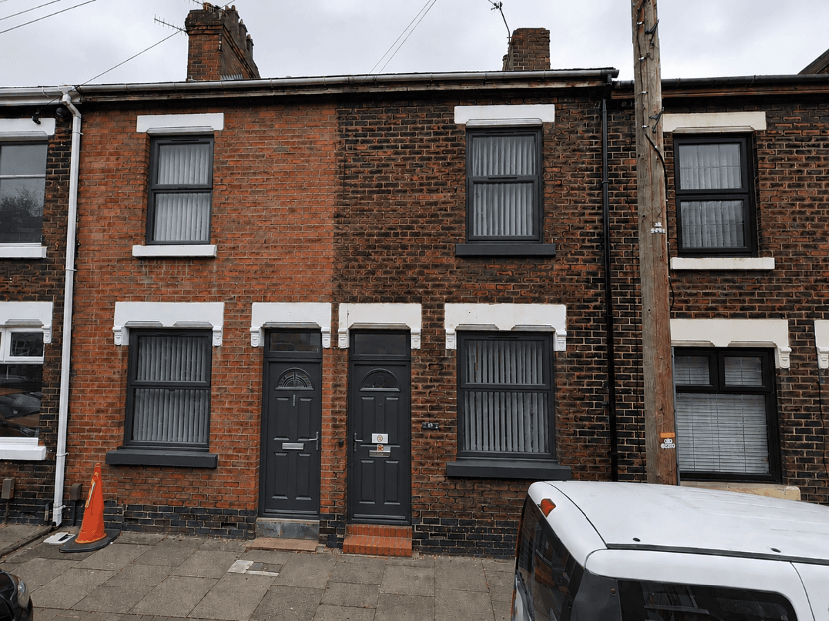 2 bed house in Sefton Street, Stoke-on-Trent