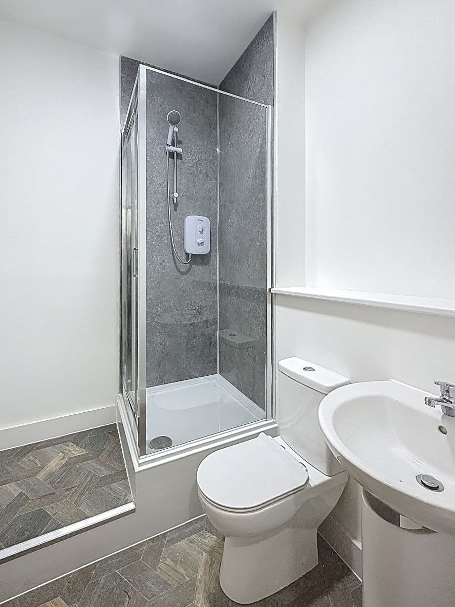 1 bed flat on Lyons Grove, Consort Street