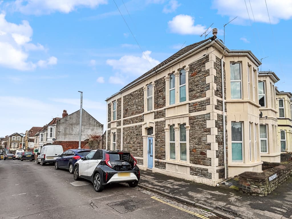 2 bed house in Leonard Road, BRISTOL