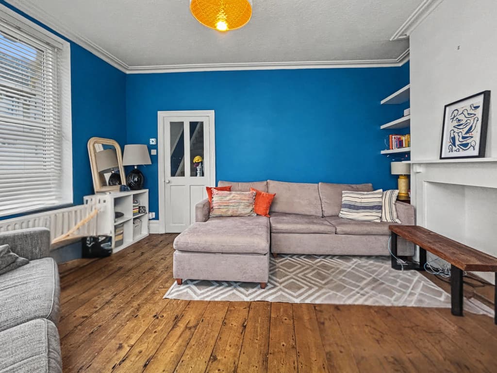 2 bed house in Leonard Road, BRISTOL