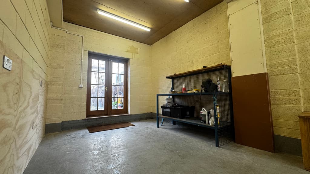 commercial unit in Allington Road, Bristol