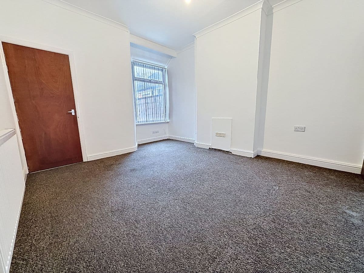 2 bed house on Carron Street, Fenton