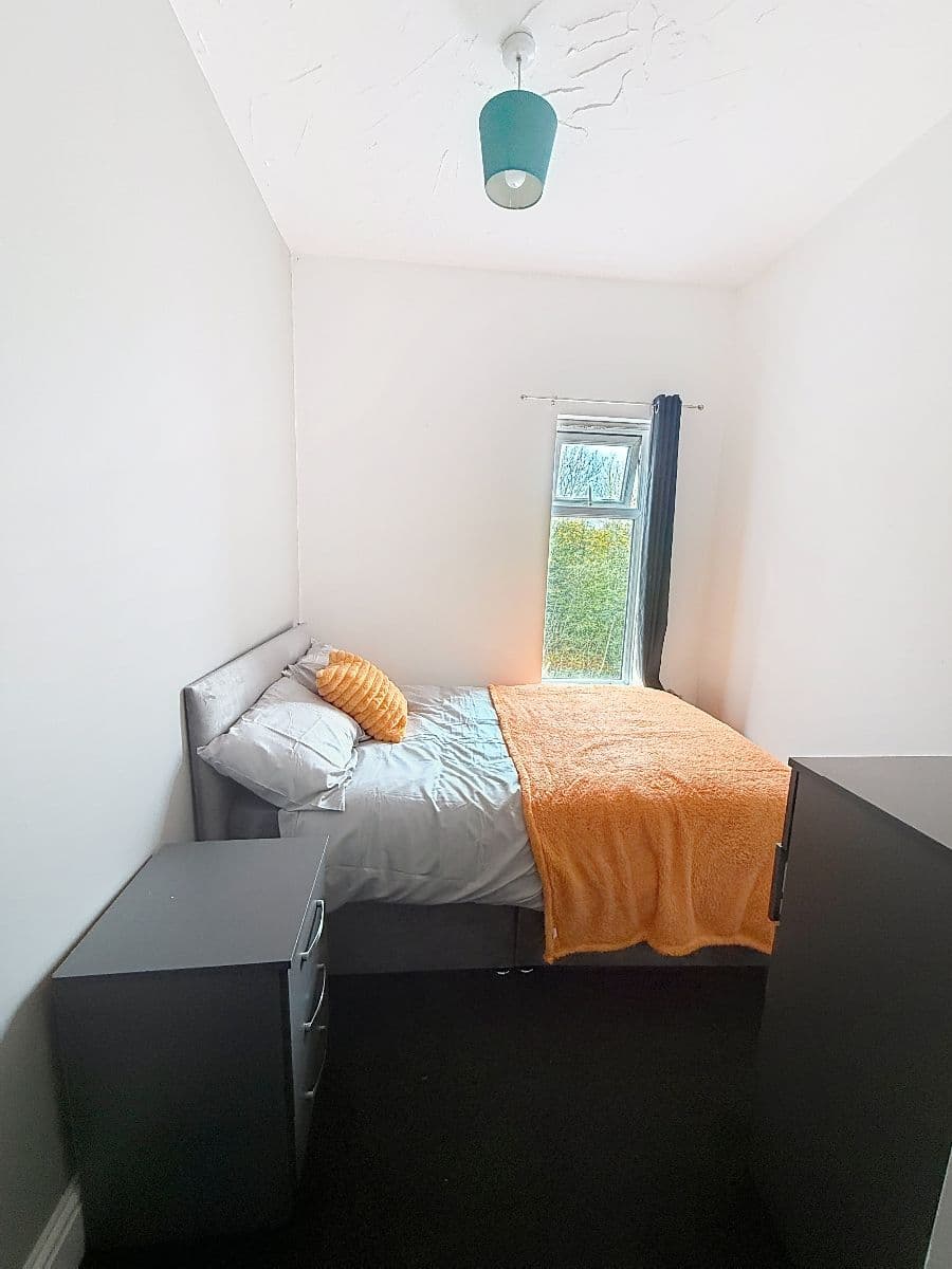 6 bed house on Etruria Road, Stoke-on-Trent