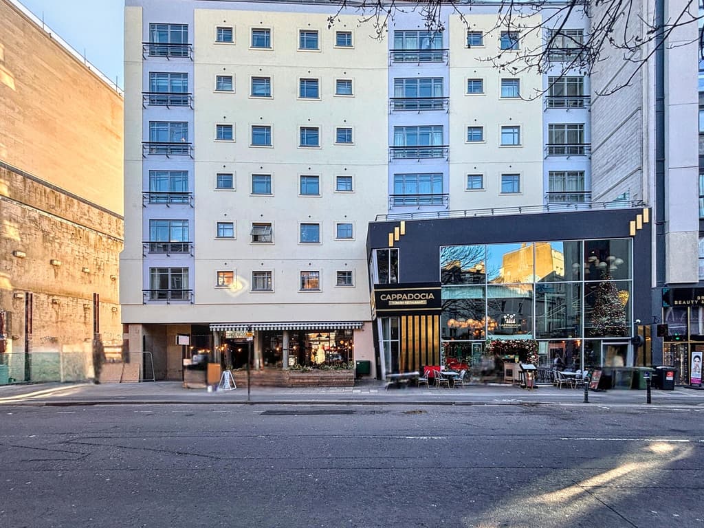 2 bed house in Apollo Apartments, Bristol