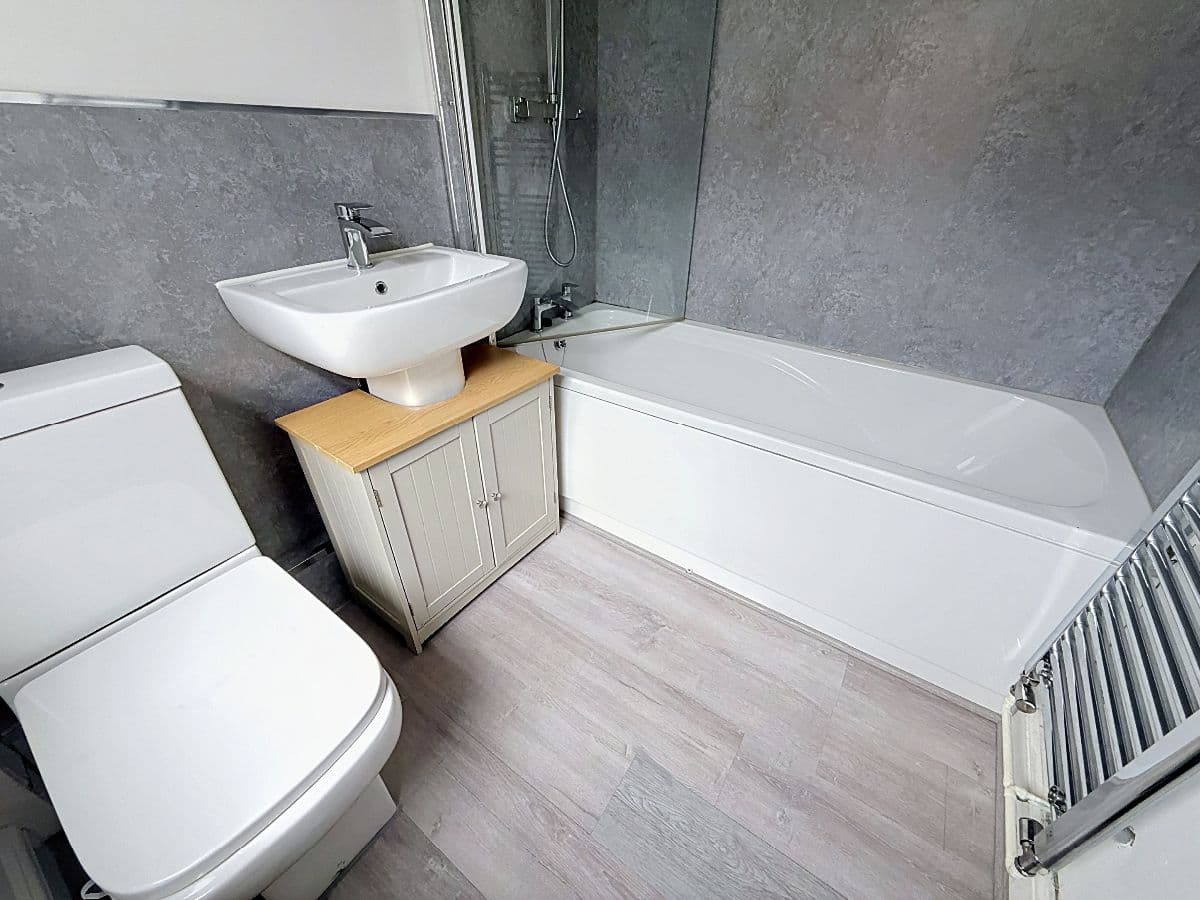 2 bed house in Gordon Street, Stoke on Trent