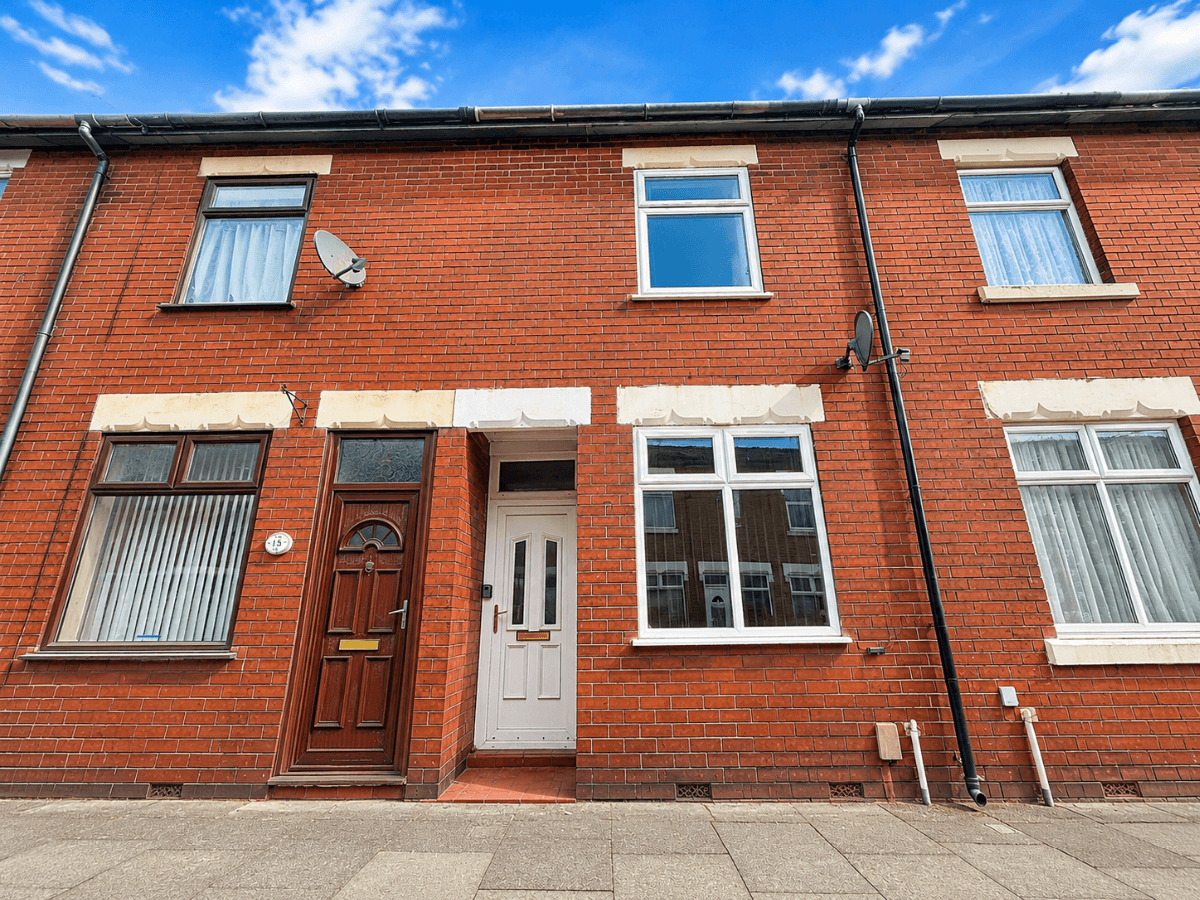 2 bed house in Carron Street, Stoke on Trent