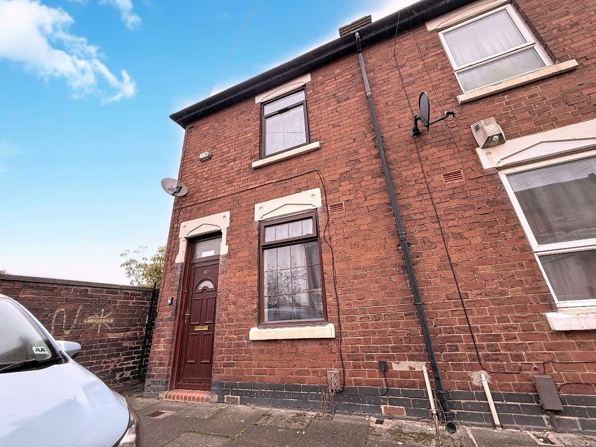 2 bed house in Marriott Street, Stoke on Trent