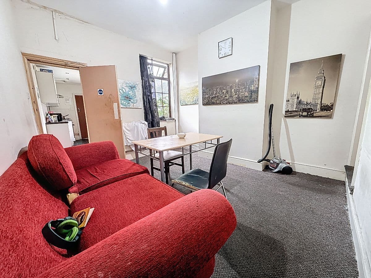 2 bed house in Marriott Street, Stoke on Trent