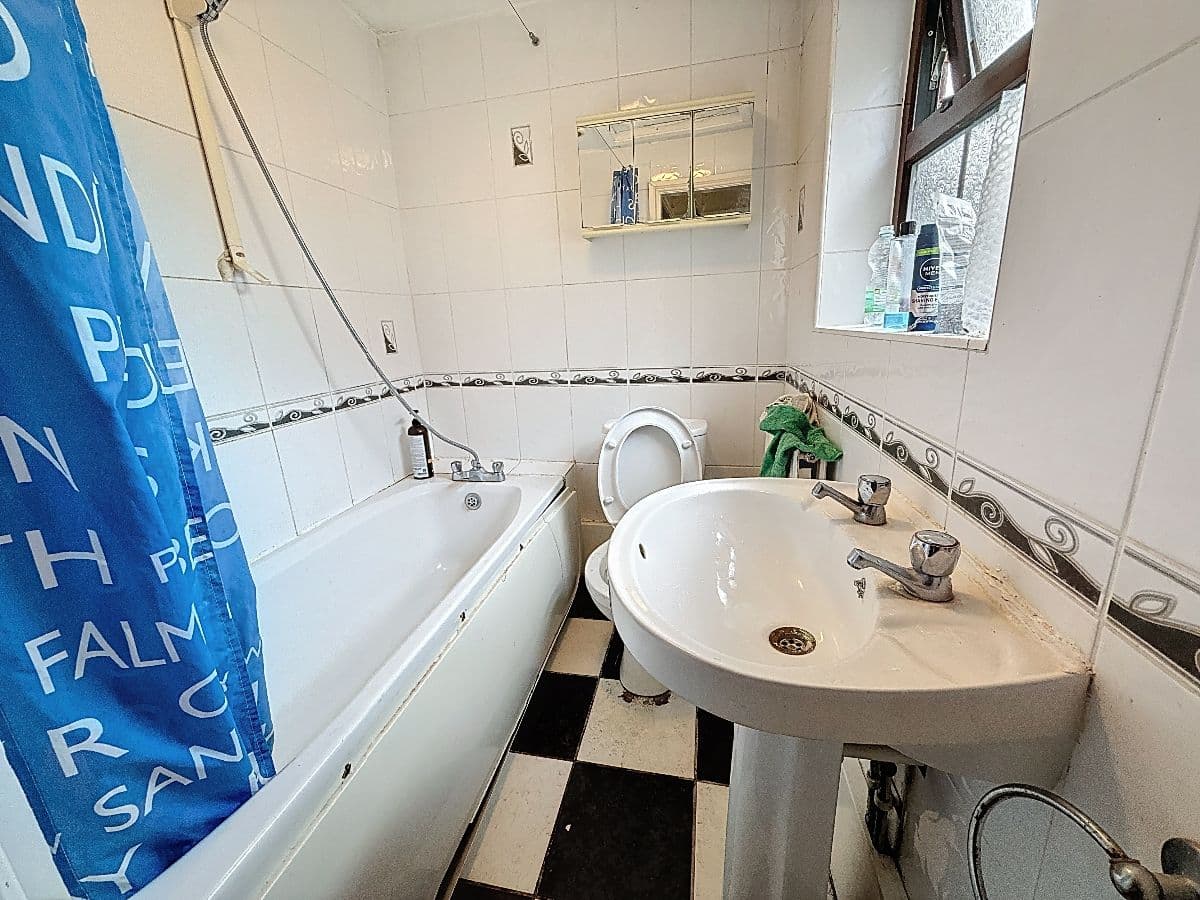 2 bed house in Marriott Street, Stoke on Trent