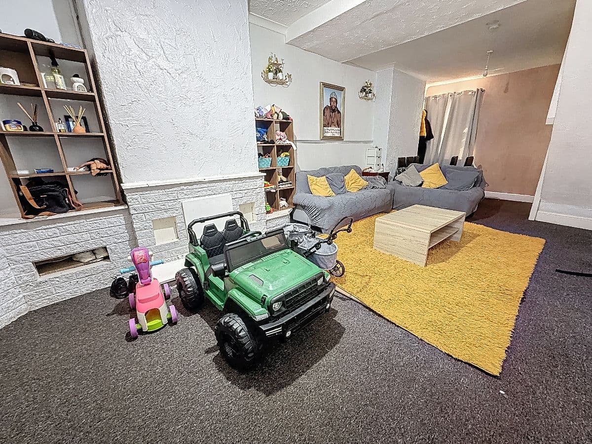 2 bed house in King William Street, Stoke-on-Trent