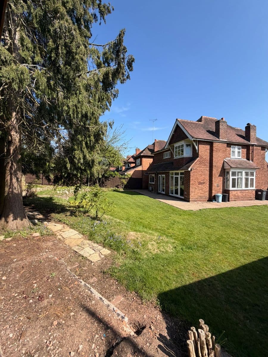 4 bed house in Broad Lane, Birmingham