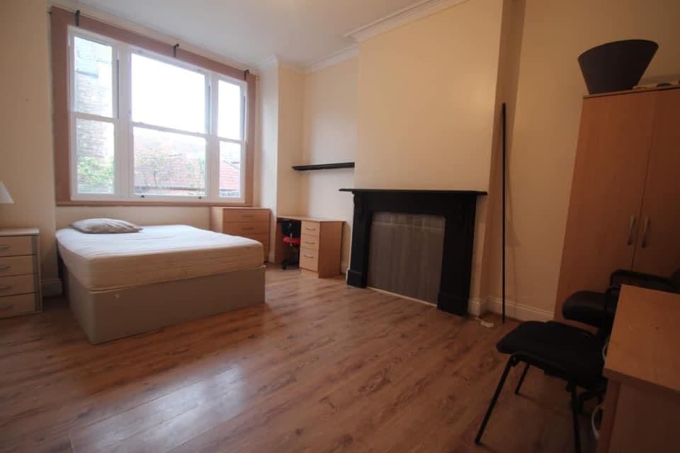 1 bed flat on R6, Bristol