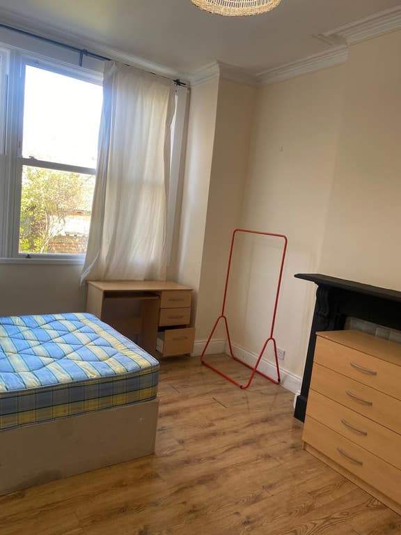 1 bed flat on R6, Bristol