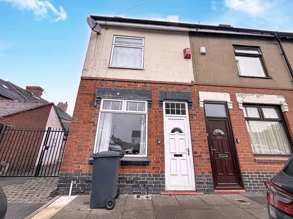 2 bed house in Carron Street, Stoke on Trent