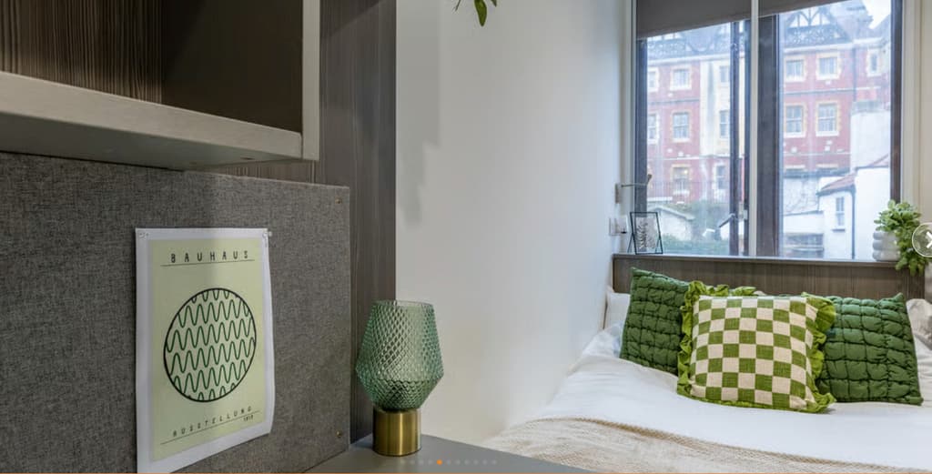 1 bed flat in (CGB-1-4), Centre Gate, Bristol