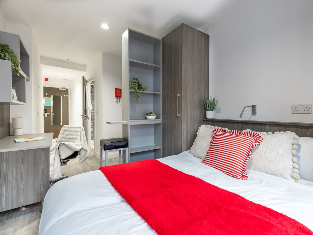 1 bed flat in (CGB-1-4), Centre Gate, Bristol