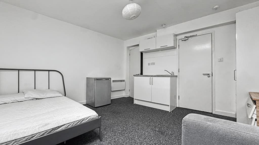 1 bed room on 329 - 331 Church Road, St. George