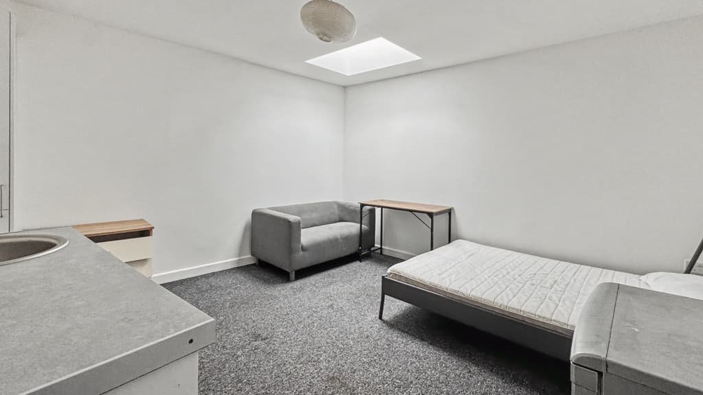 1 bed room on 329 - 331 Church Road, St. George