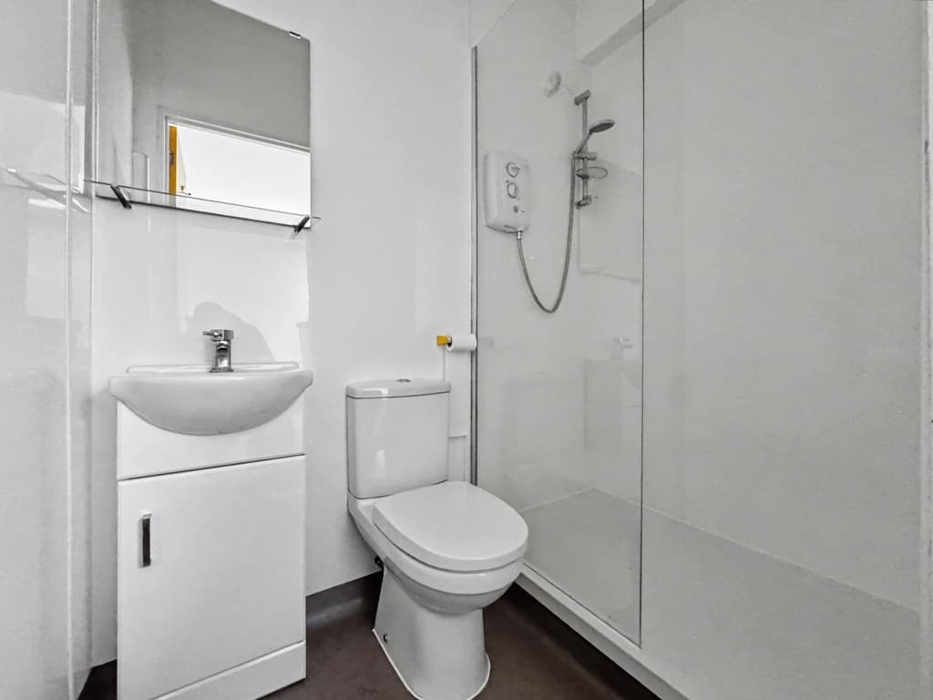 1 bed room on 329 - 331 Church Road, St. George