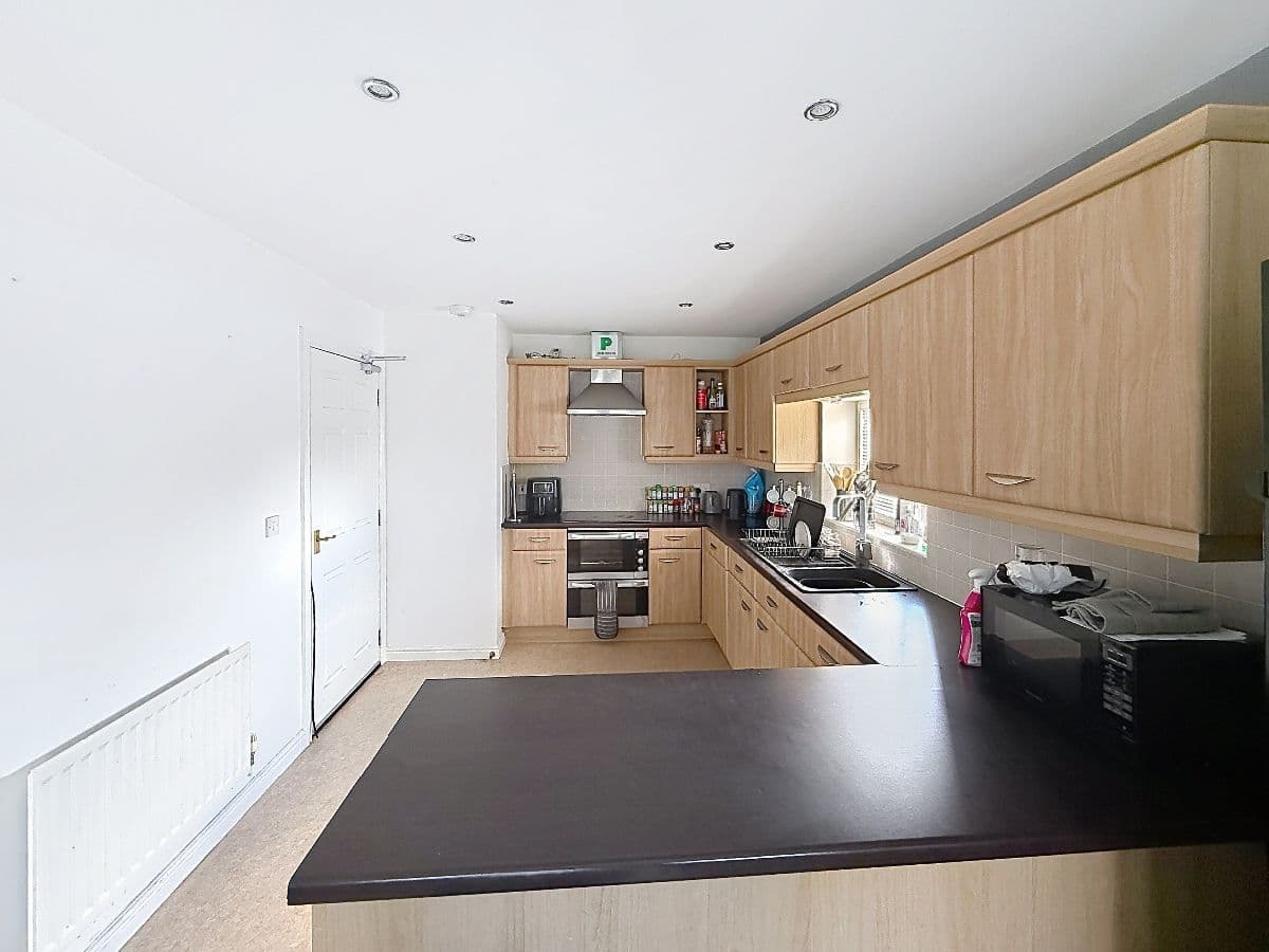 6 bed house in Godwin Way, Stoke-on-Trent
