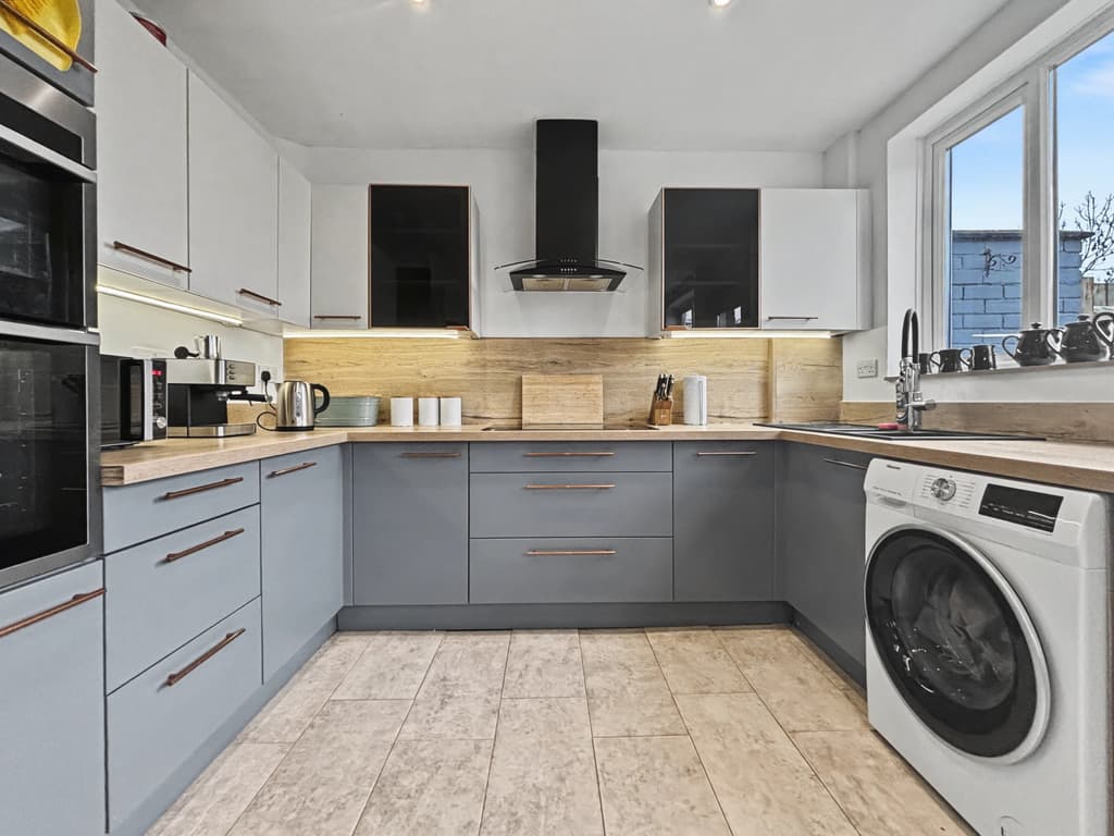 3 bed house in Woodcock Lane, Stonehouse