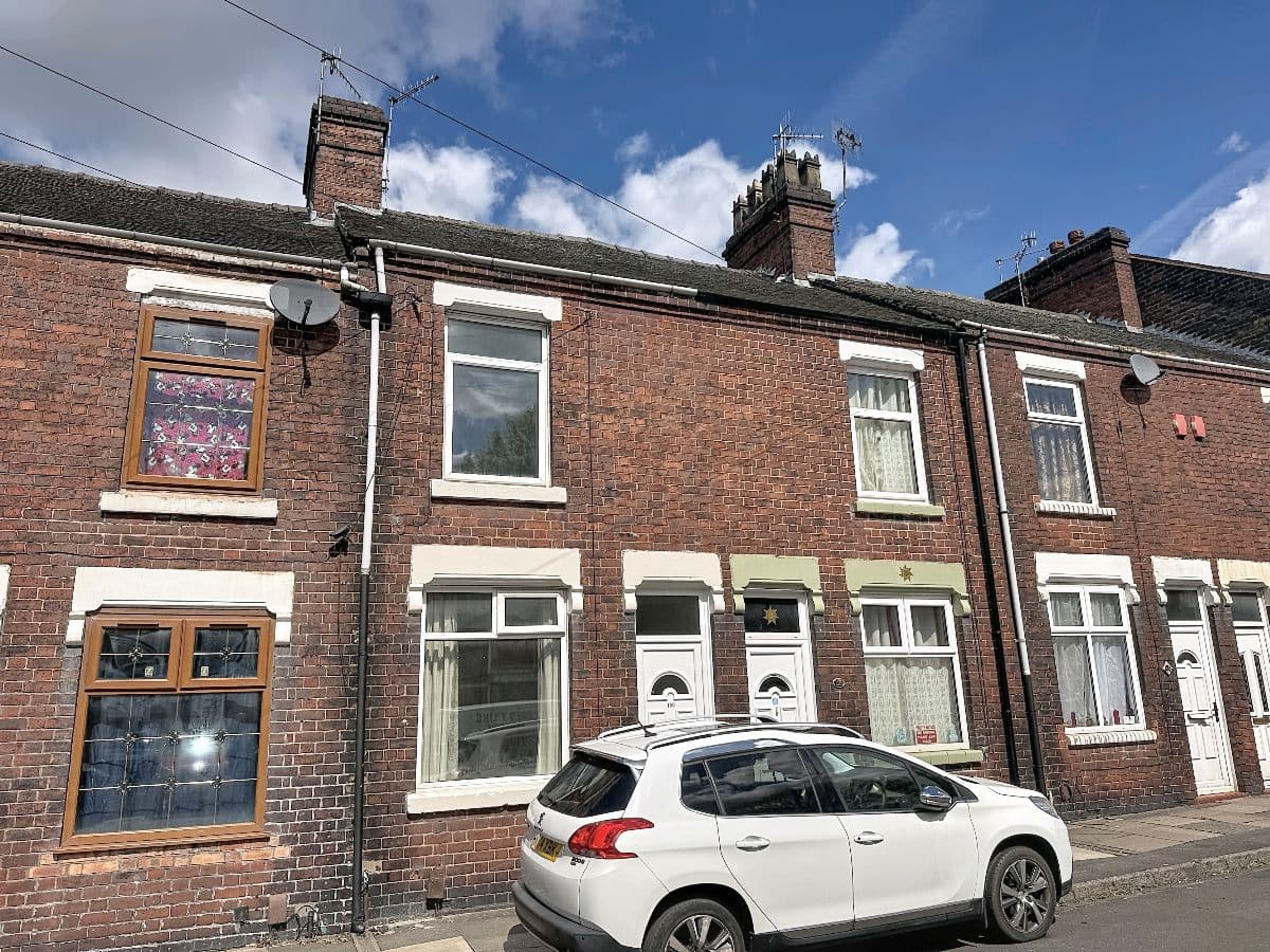2 bed house in Sun Street, Stoke on Trent